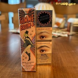 Benefit Gimme Brow volumizing gel in Cool Grey